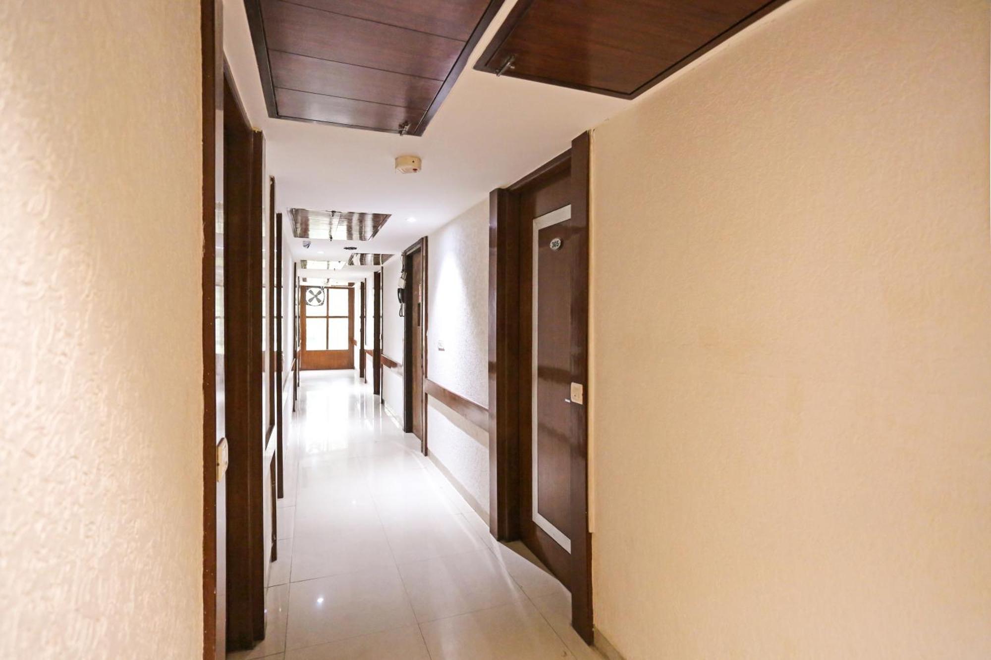 Hotel Silky Palace Near Igi Airportt Нью-Делі Екстер'єр фото
