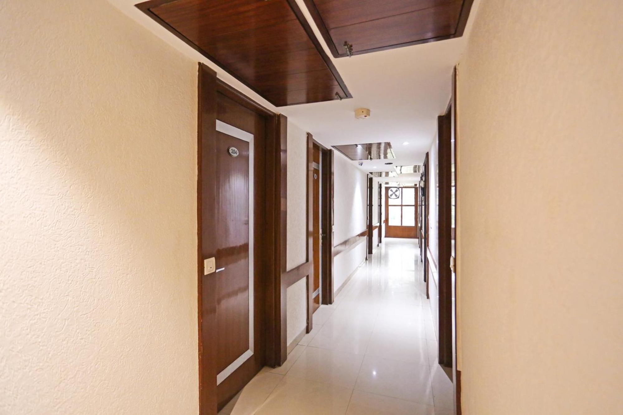 Hotel Silky Palace Near Igi Airportt Нью-Делі Екстер'єр фото