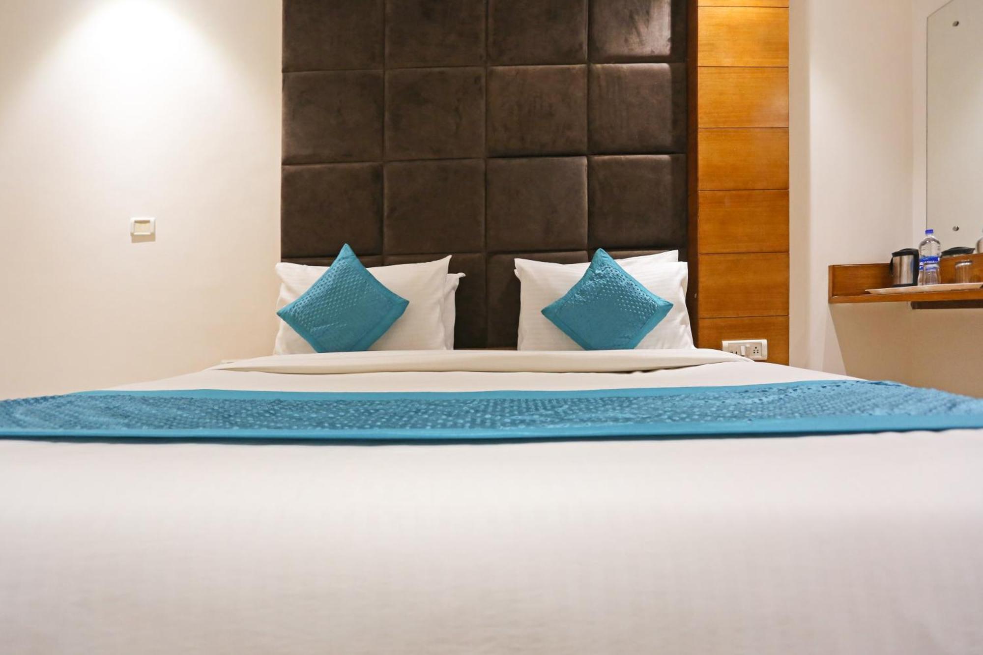 Hotel Silky Palace Near Igi Airportt Нью-Делі Екстер'єр фото