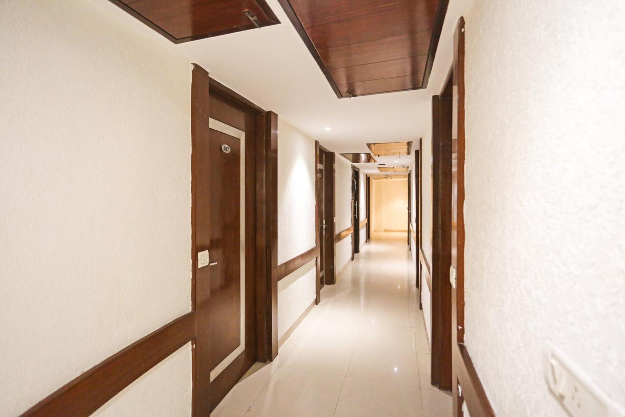 Hotel Silky Palace Near Igi Airportt Нью-Делі Екстер'єр фото