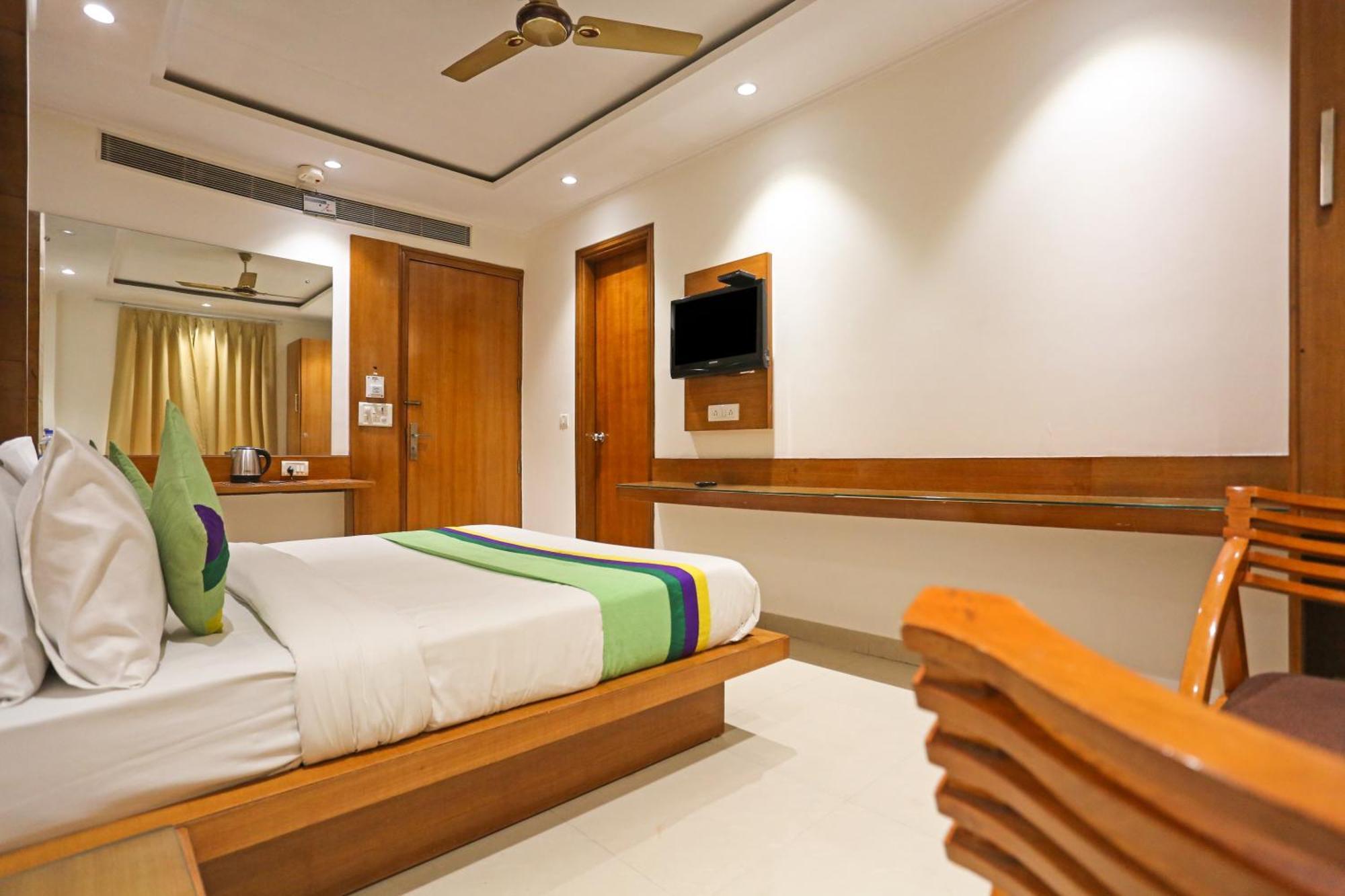 Hotel Silky Palace Near Igi Airportt Нью-Делі Екстер'єр фото