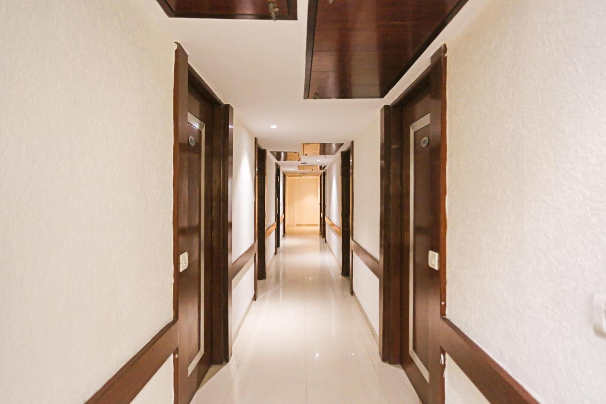 Hotel Silky Palace Near Igi Airportt Нью-Делі Екстер'єр фото