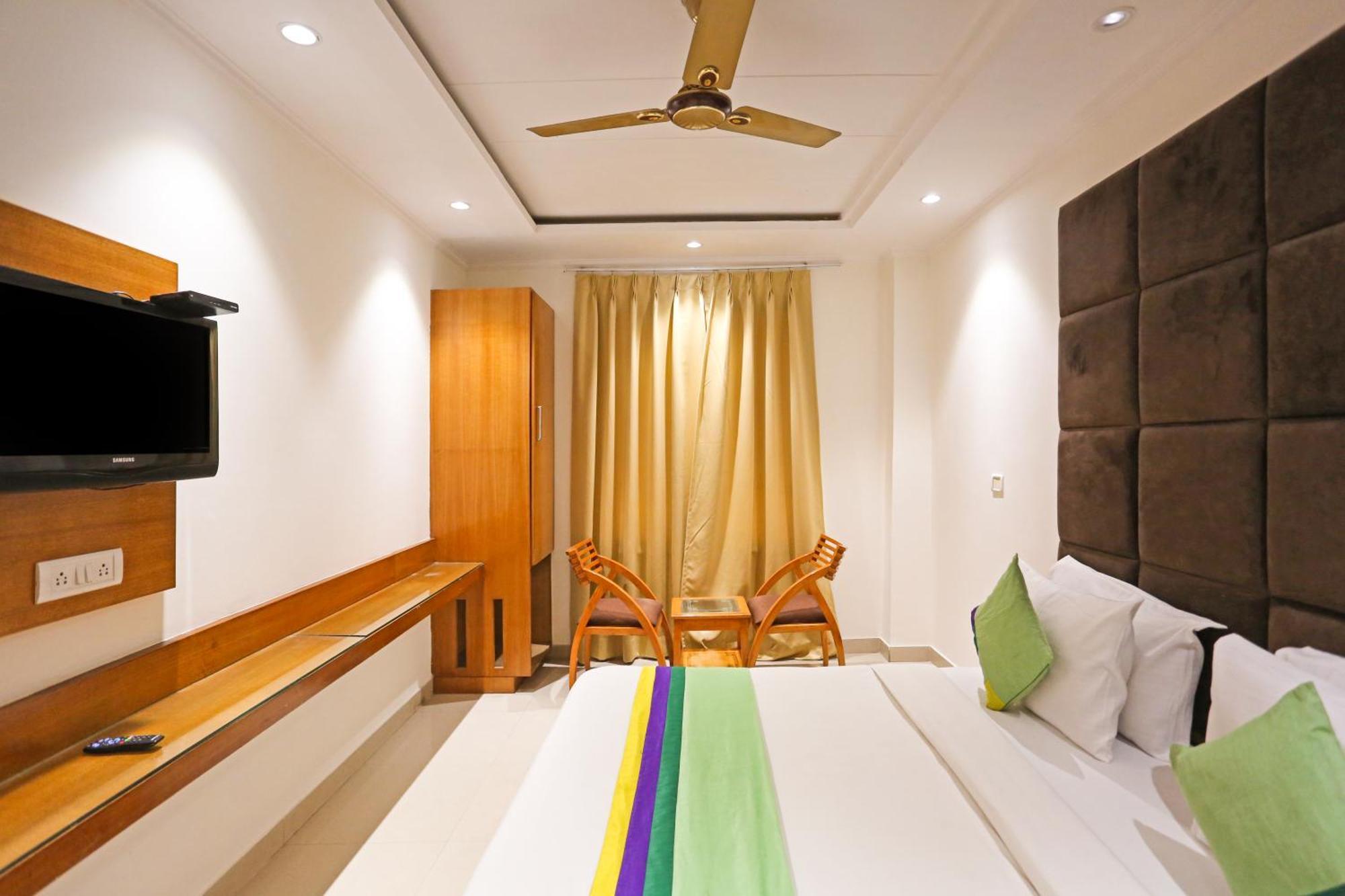 Hotel Silky Palace Near Igi Airportt Нью-Делі Екстер'єр фото