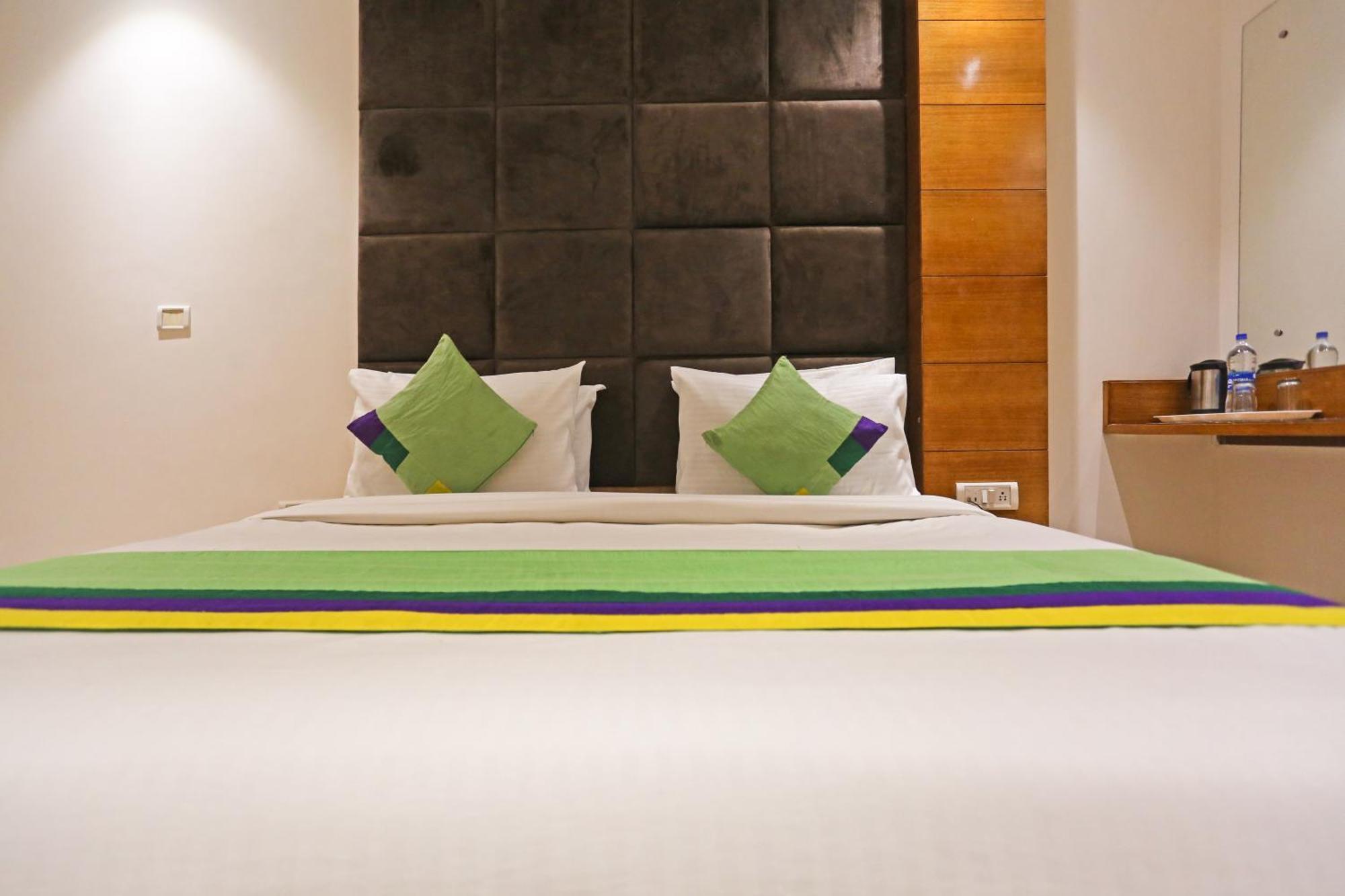 Hotel Silky Palace Near Igi Airportt Нью-Делі Екстер'єр фото