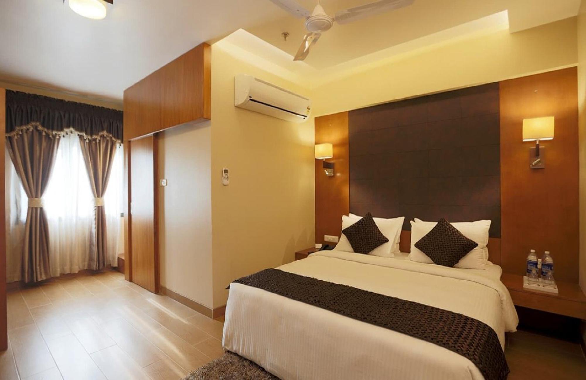 Hotel Silky Palace Near Igi Airportt Нью-Делі Екстер'єр фото